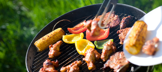 Safe grilling of cooked chicken and raw vegetables